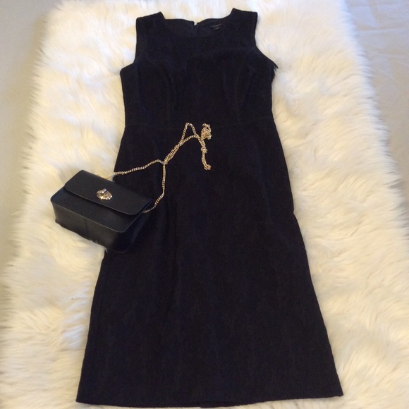 Ann Taylor Dresses & Skirts - Pre-owned Ann Taylor lace dress size 4